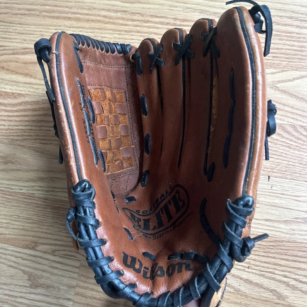 Wilson Elite Softball Glove Over Sized Pocket  A2477 13